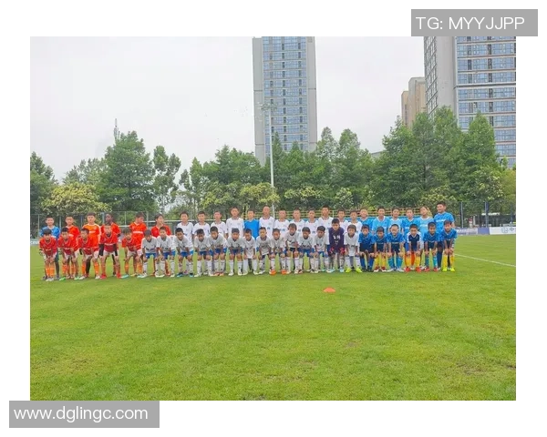 足球书桌上的梦想与激情如何激发孩子们的运动热情与创造力 足球书桌上的梦想与激情如何激发孩子们的运动热情与创造力